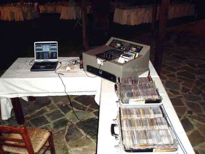 DJ SET Με χρήση υπολιγιστή το 2001