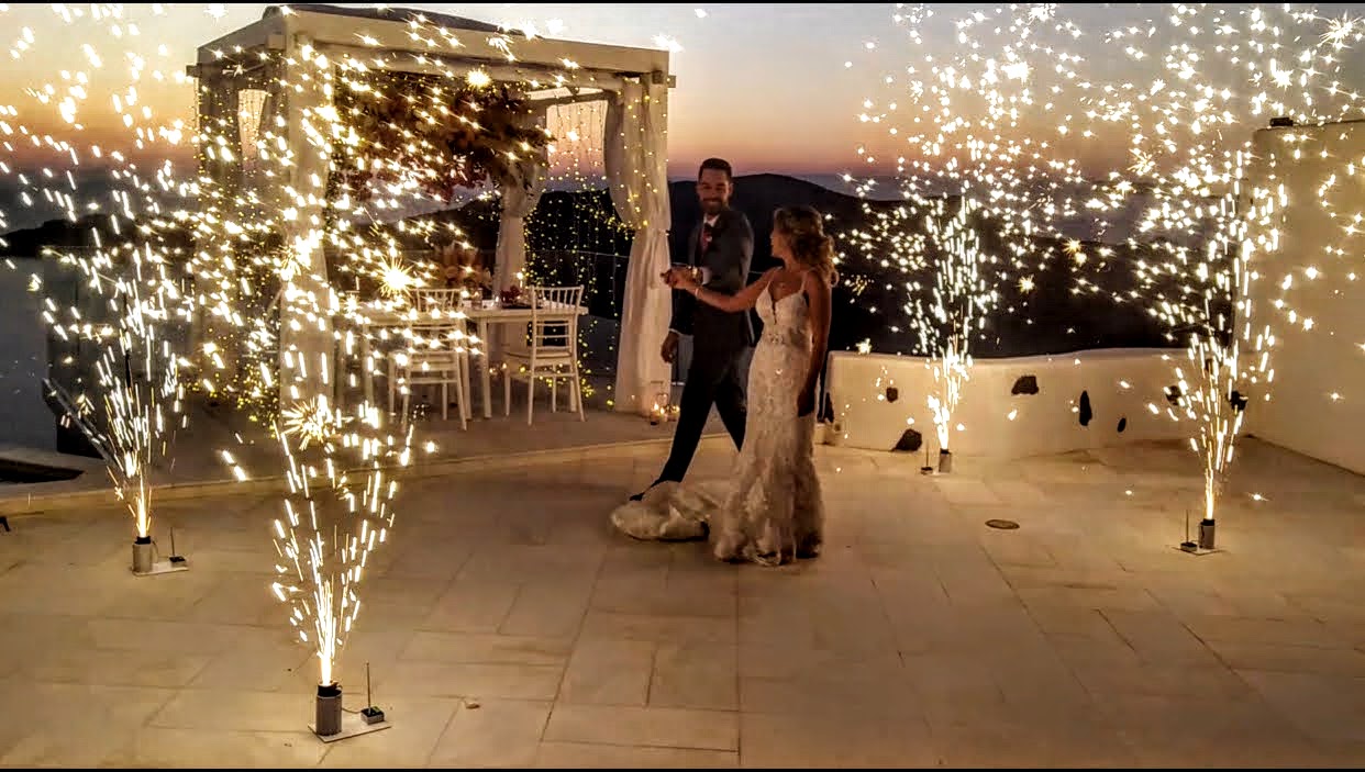 Fountain Fireworks - First Dance - Wedding fireworks in Santorini
